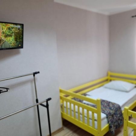 Guest House "Vladimirskaya 42" Kiev Bagian luar foto