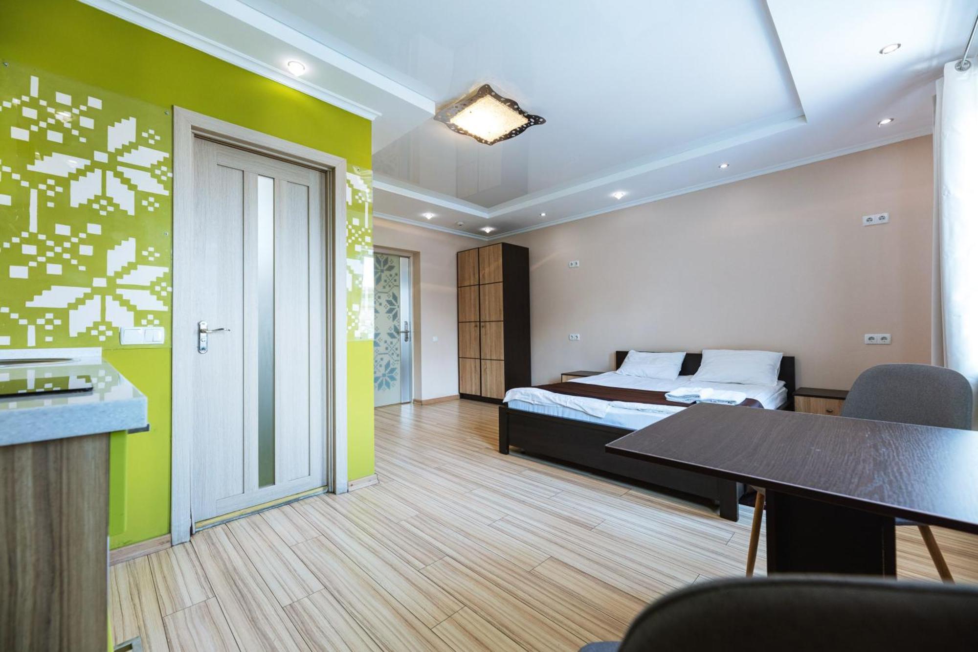 Guest House "Vladimirskaya 42" Kiev Bagian luar foto