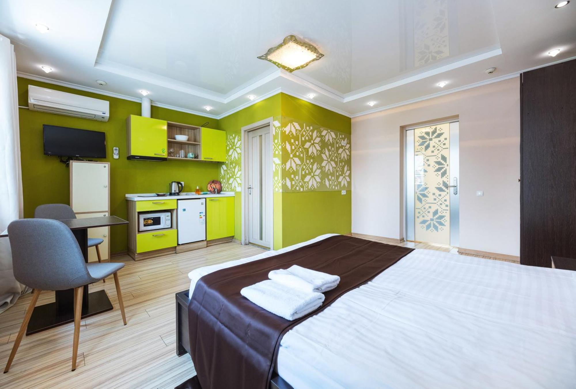Guest House "Vladimirskaya 42" Kiev Bagian luar foto
