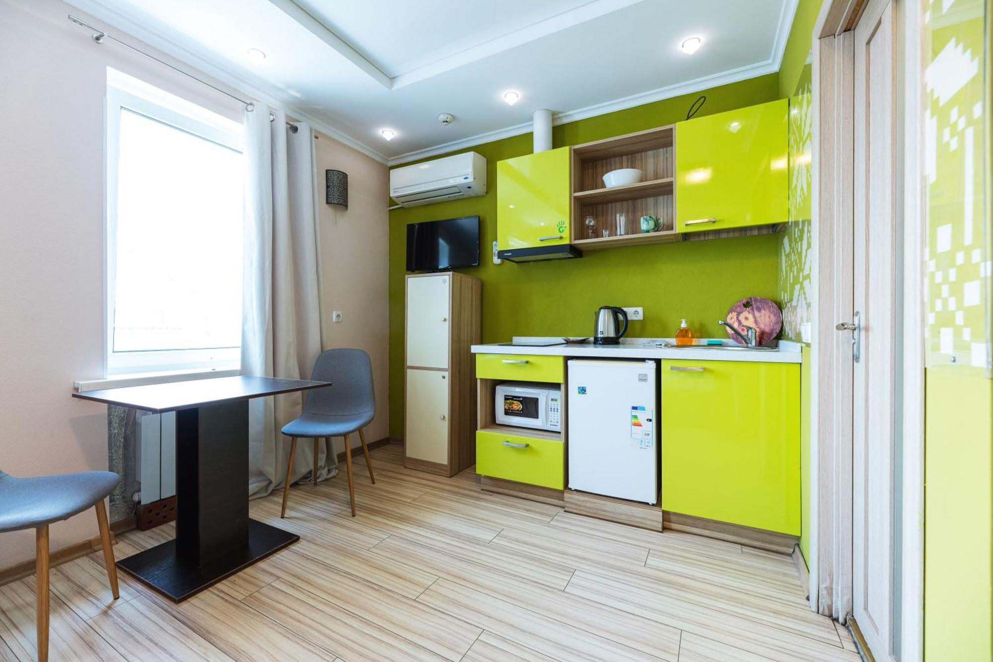Guest House "Vladimirskaya 42" Kiev Bagian luar foto