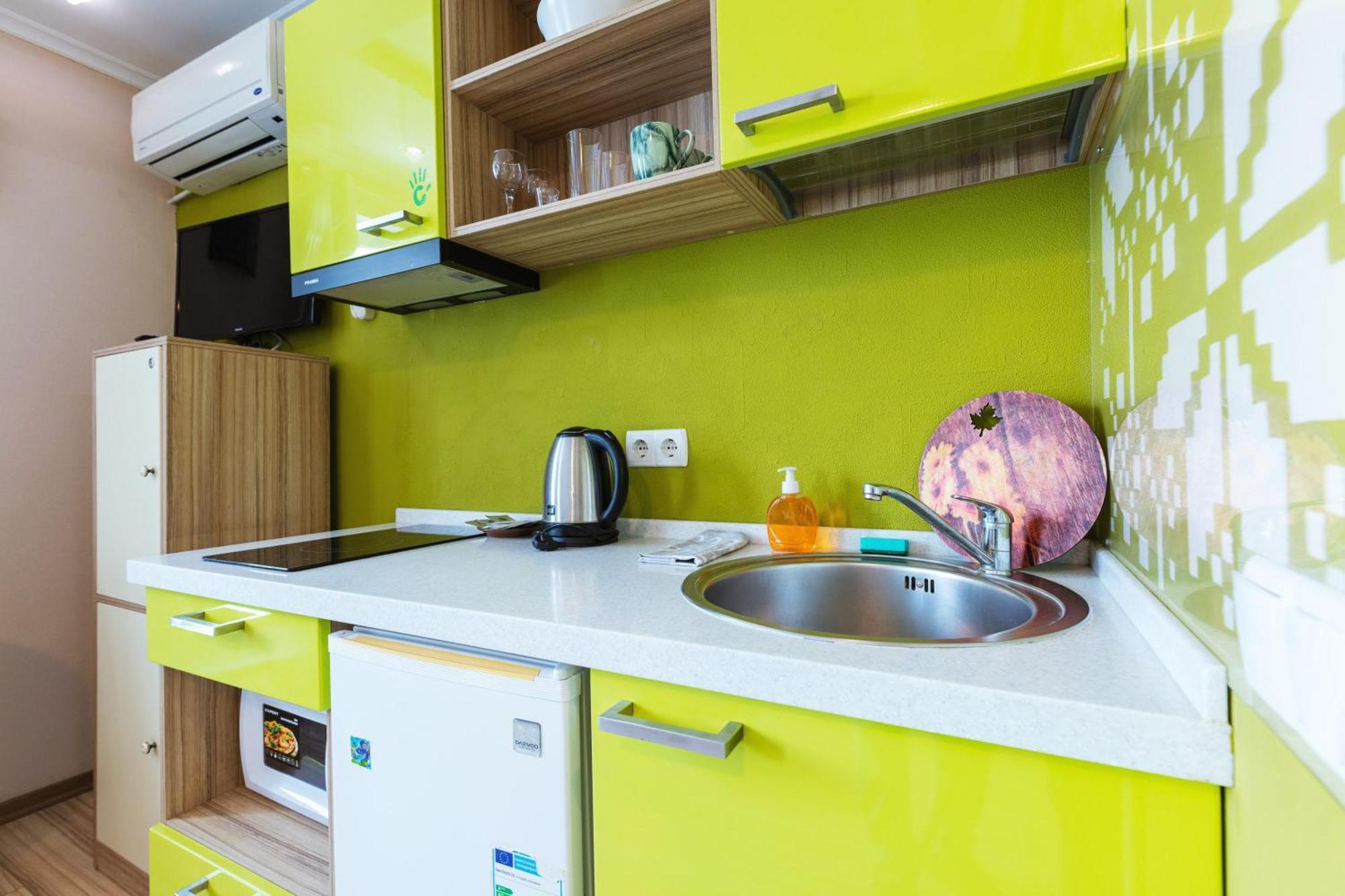 Guest House "Vladimirskaya 42" Kiev Bagian luar foto