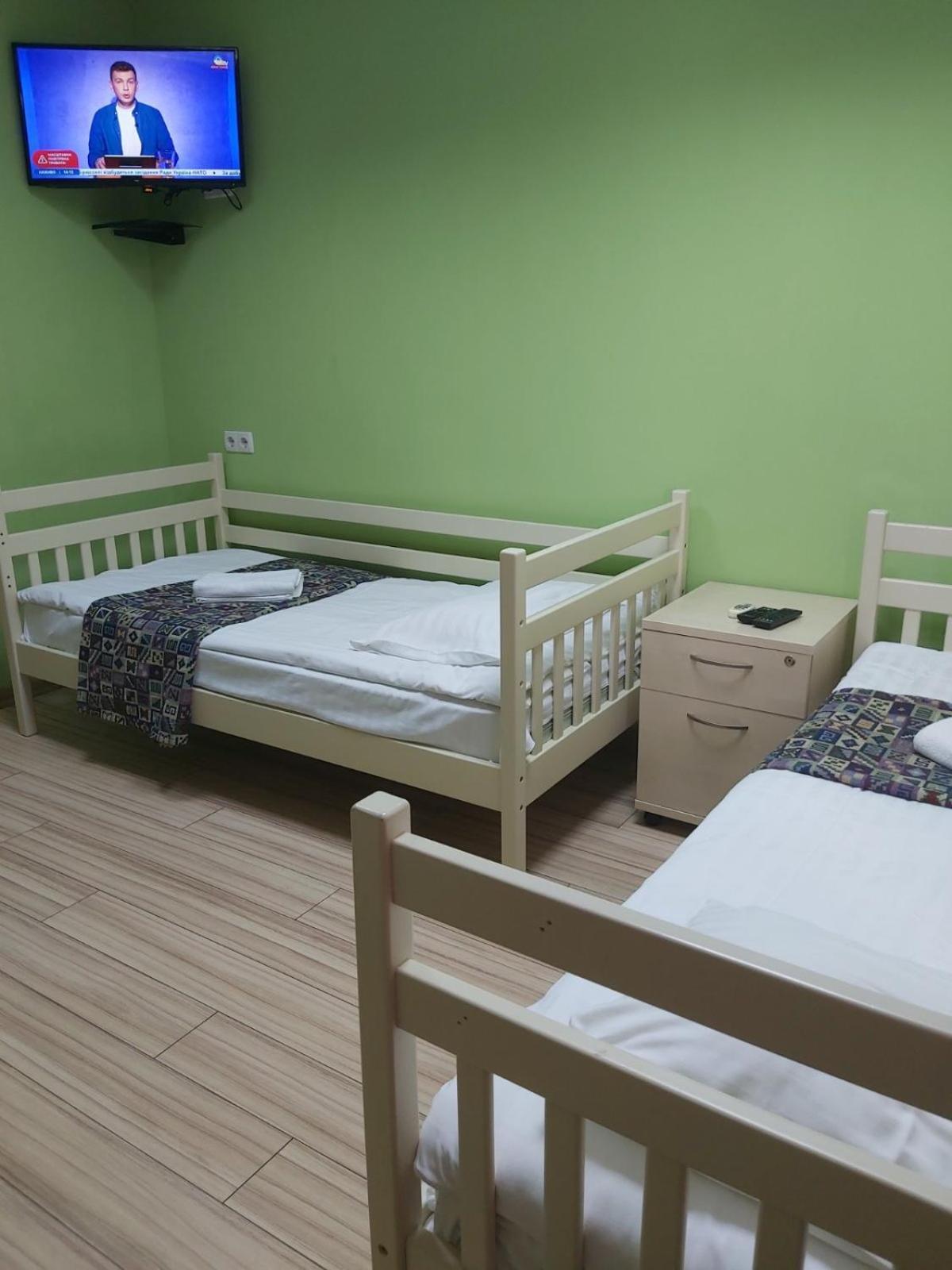 Guest House "Vladimirskaya 42" Kiev Bagian luar foto