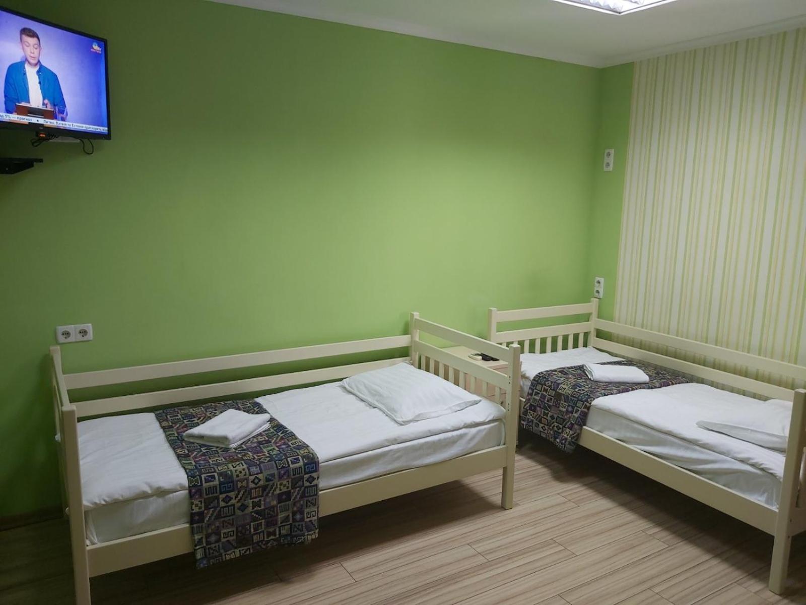 Guest House "Vladimirskaya 42" Kiev Bagian luar foto