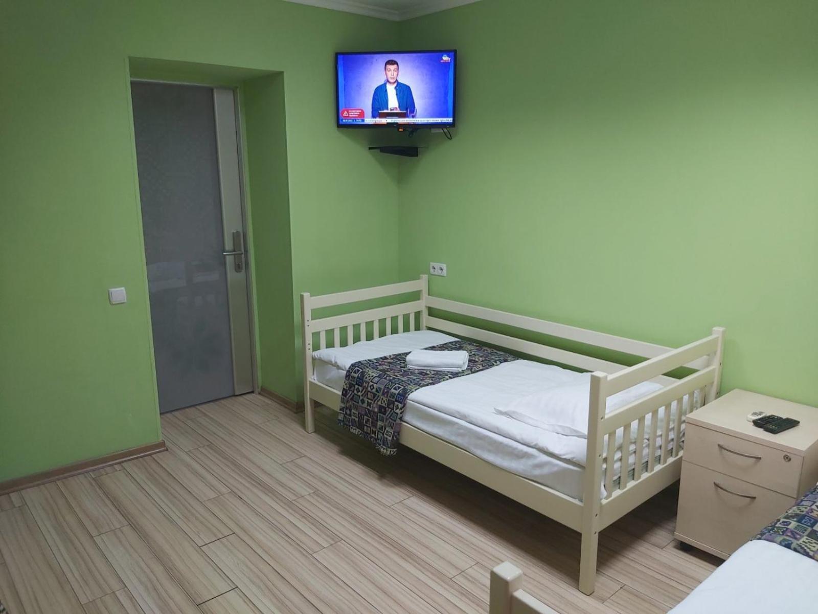 Guest House "Vladimirskaya 42" Kiev Bagian luar foto