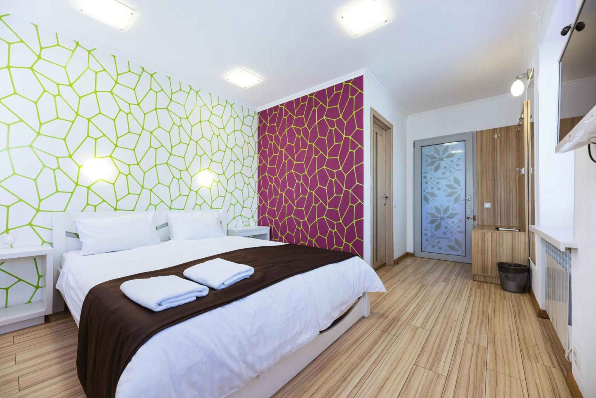 Guest House "Vladimirskaya 42" Kiev Bagian luar foto