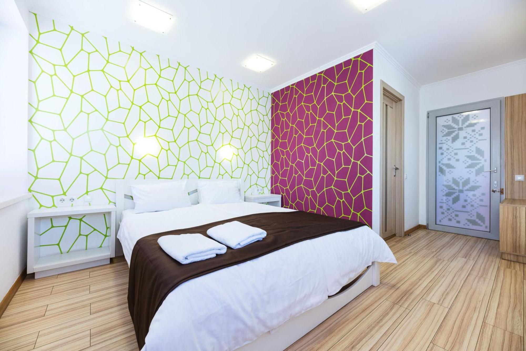 Guest House "Vladimirskaya 42" Kiev Bagian luar foto
