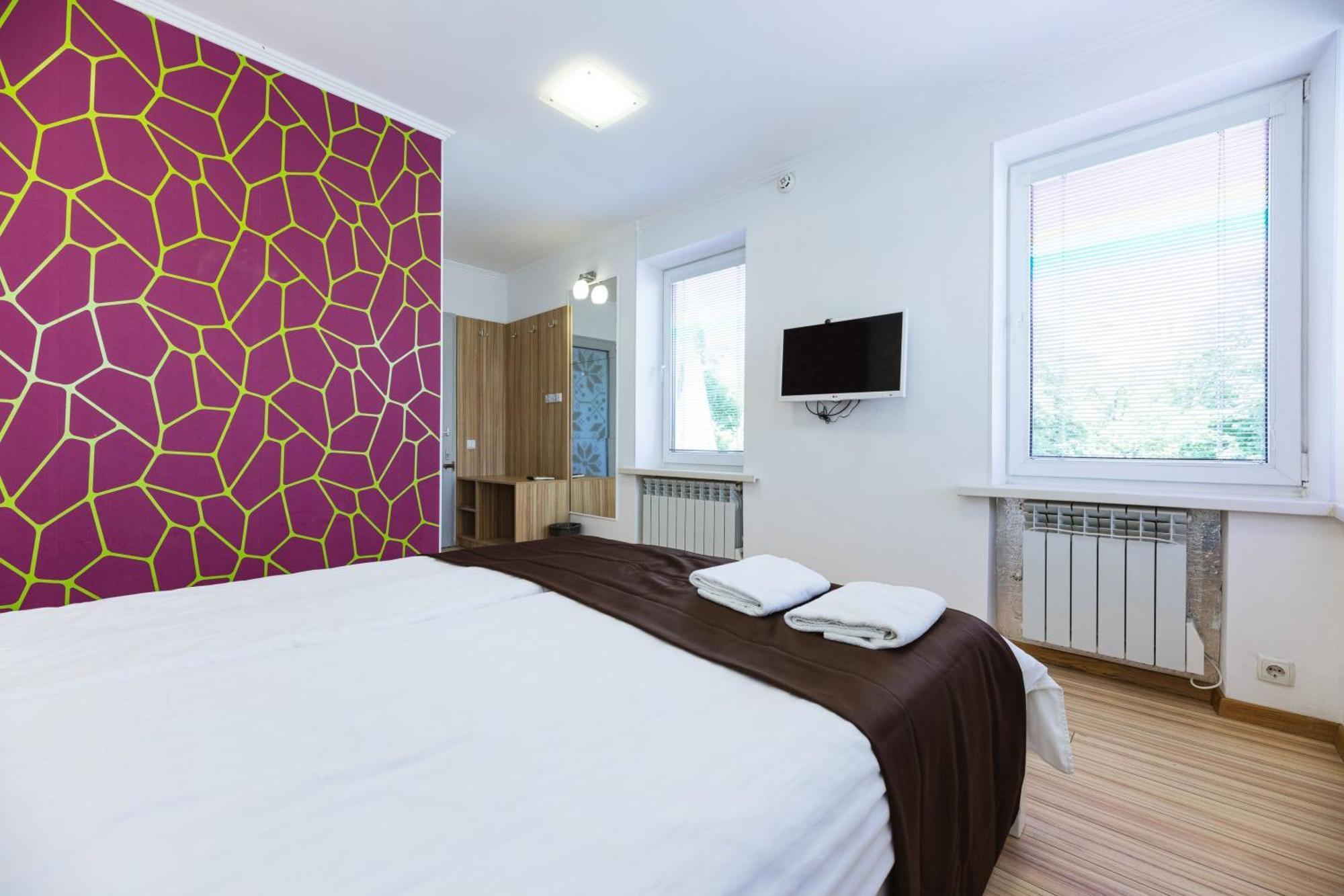 Guest House "Vladimirskaya 42" Kiev Bagian luar foto