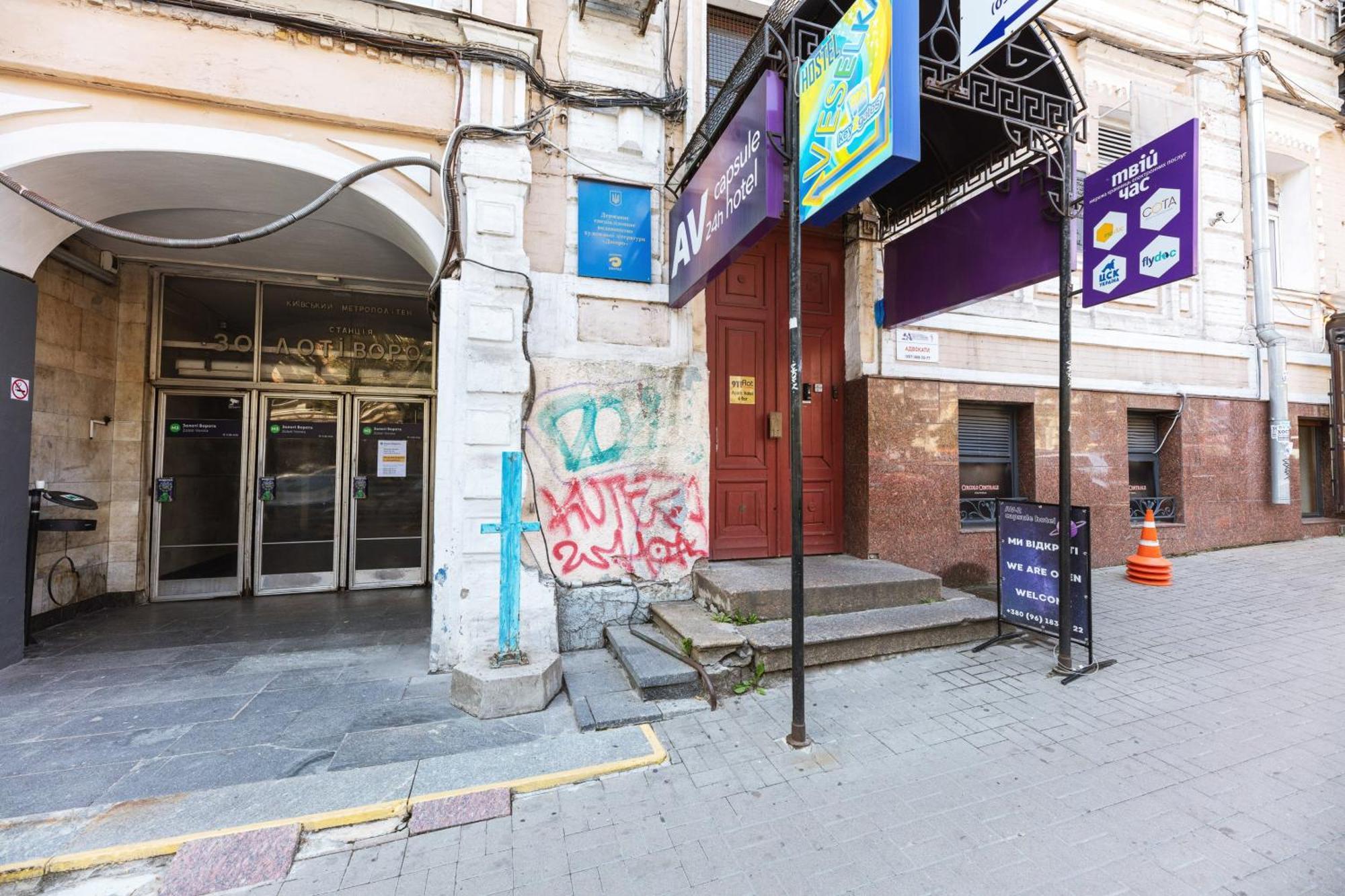 Guest House "Vladimirskaya 42" Kiev Bagian luar foto