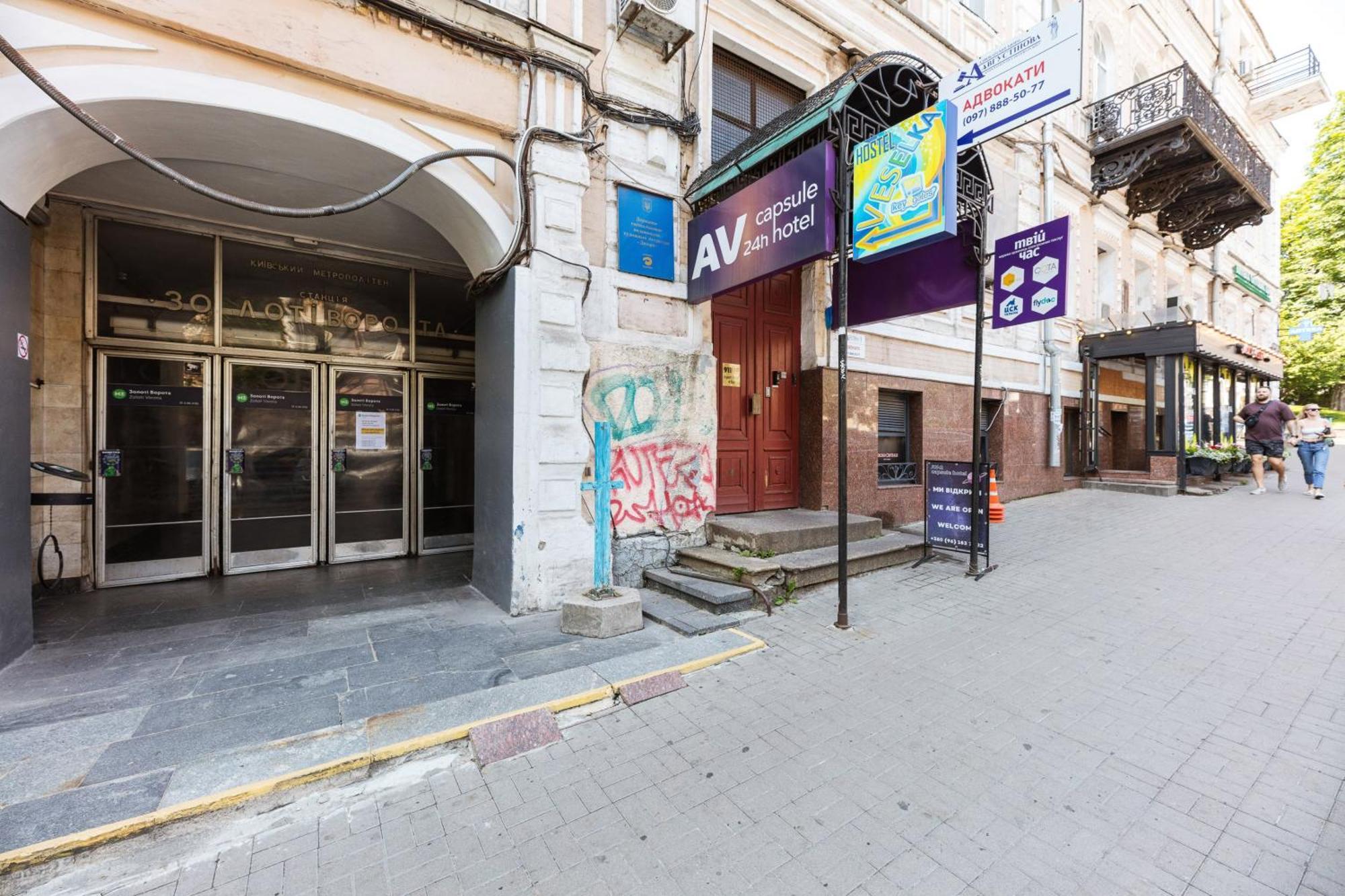 Guest House "Vladimirskaya 42" Kiev Bagian luar foto