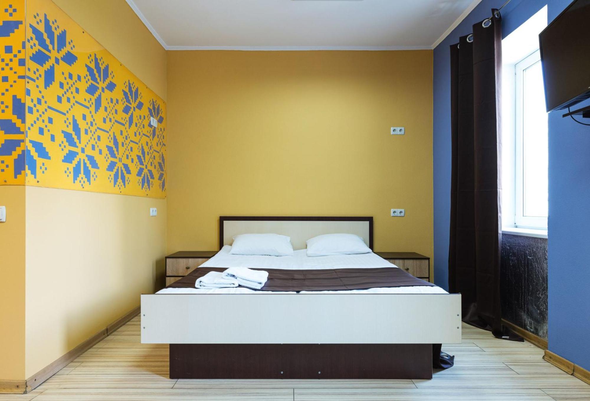 Guest House "Vladimirskaya 42" Kiev Bagian luar foto