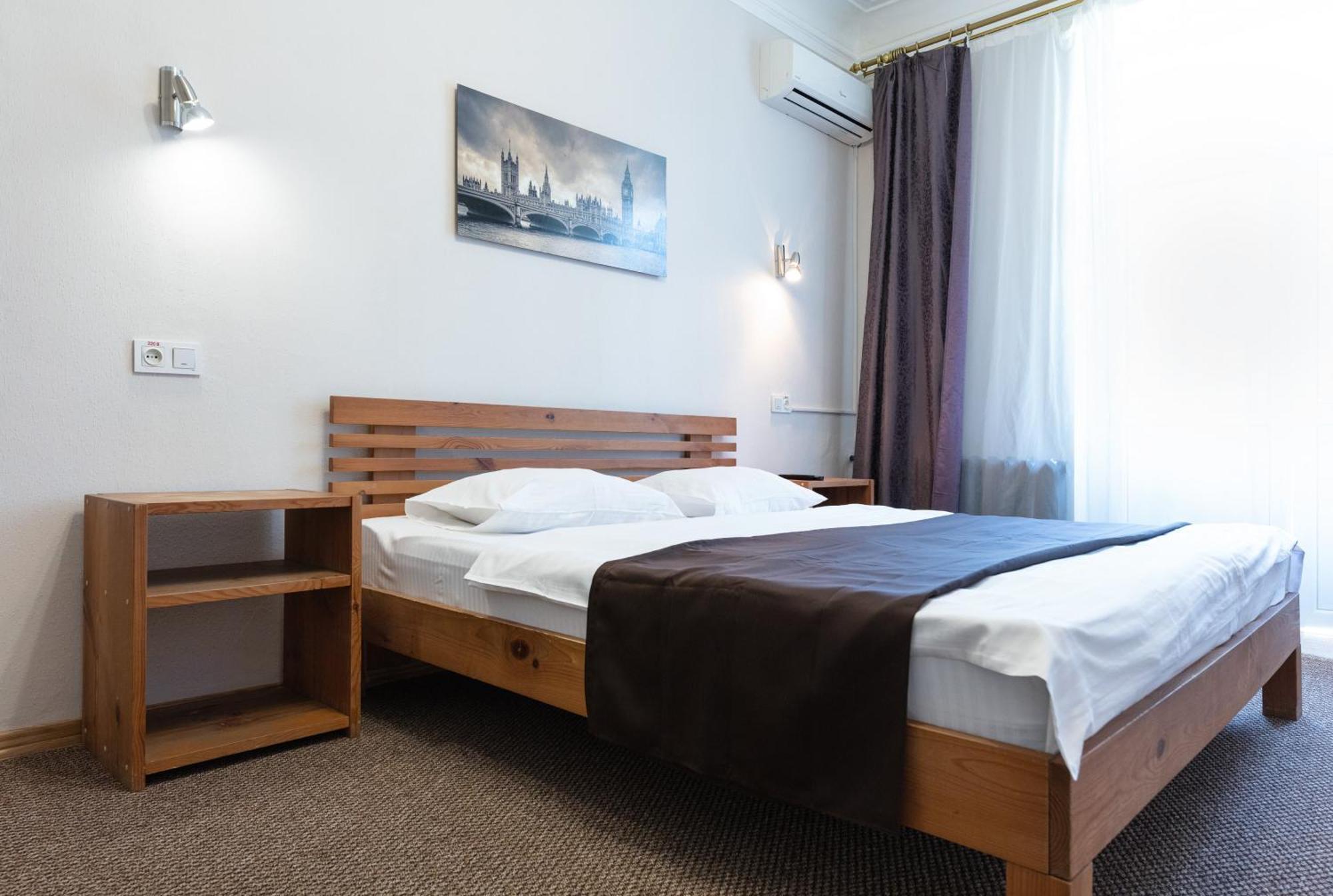 Guest House "Vladimirskaya 42" Kiev Bagian luar foto