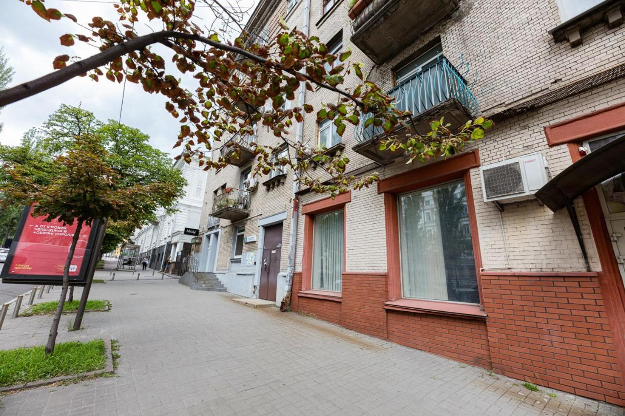 Guest House "Vladimirskaya 42" Kiev Bagian luar foto
