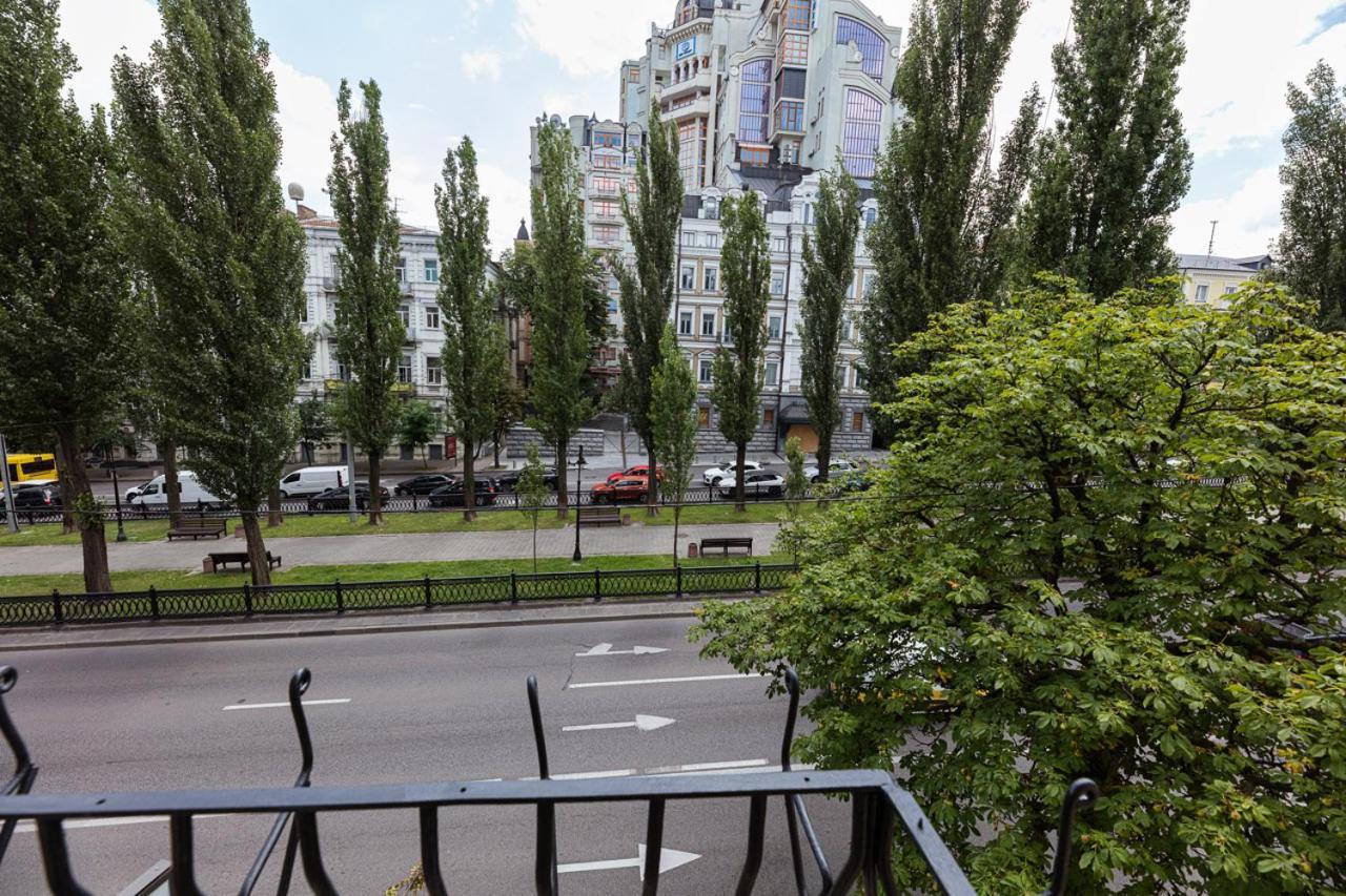 Guest House "Vladimirskaya 42" Kiev Bagian luar foto