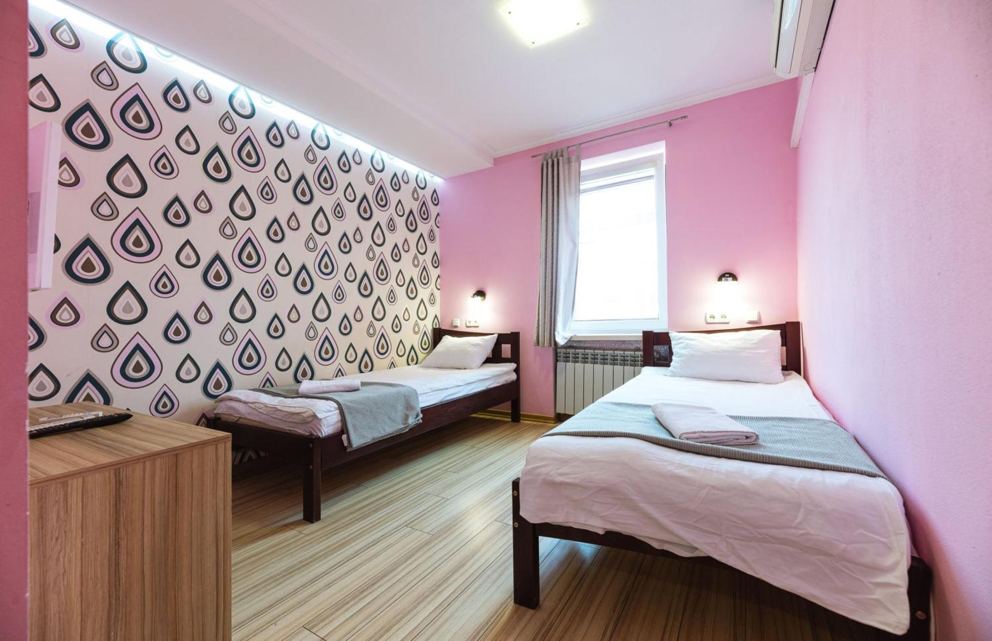 Guest House "Vladimirskaya 42" Kiev Bagian luar foto