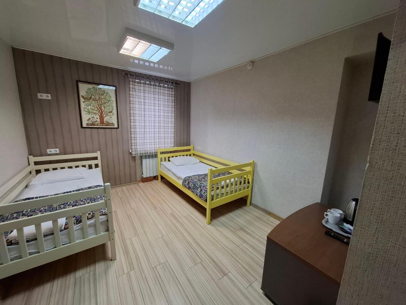 Guest House "Vladimirskaya 42" Kiev Bagian luar foto