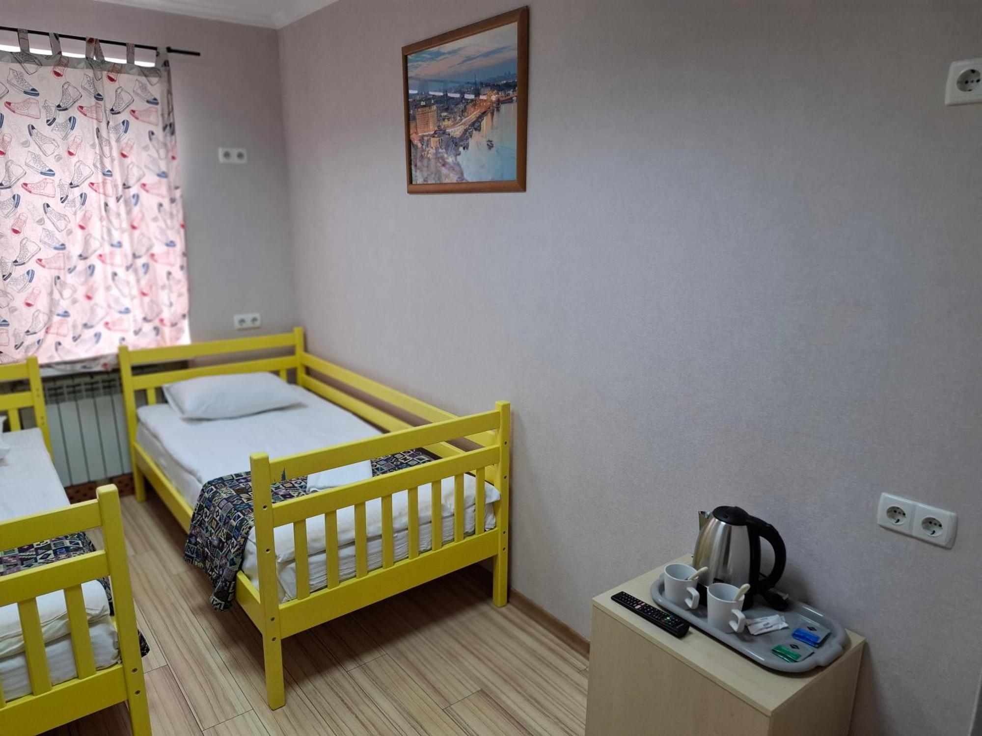 Guest House "Vladimirskaya 42" Kiev Bagian luar foto