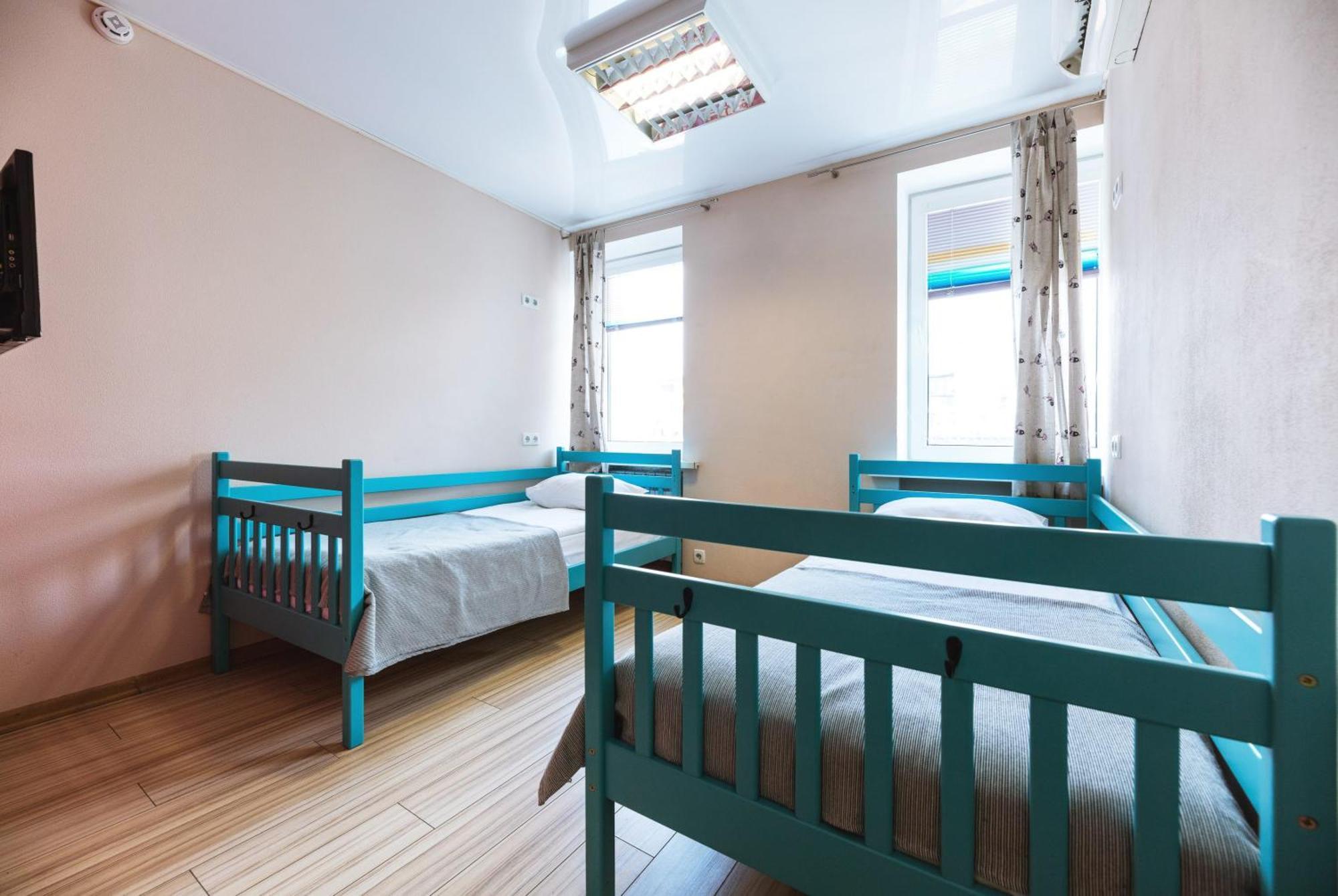 Guest House "Vladimirskaya 42" Kiev Bagian luar foto
